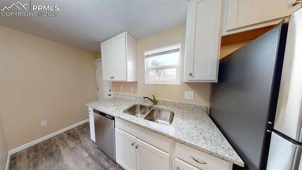 2411 E Saint Vrain St #101 - Photo 5 of 11