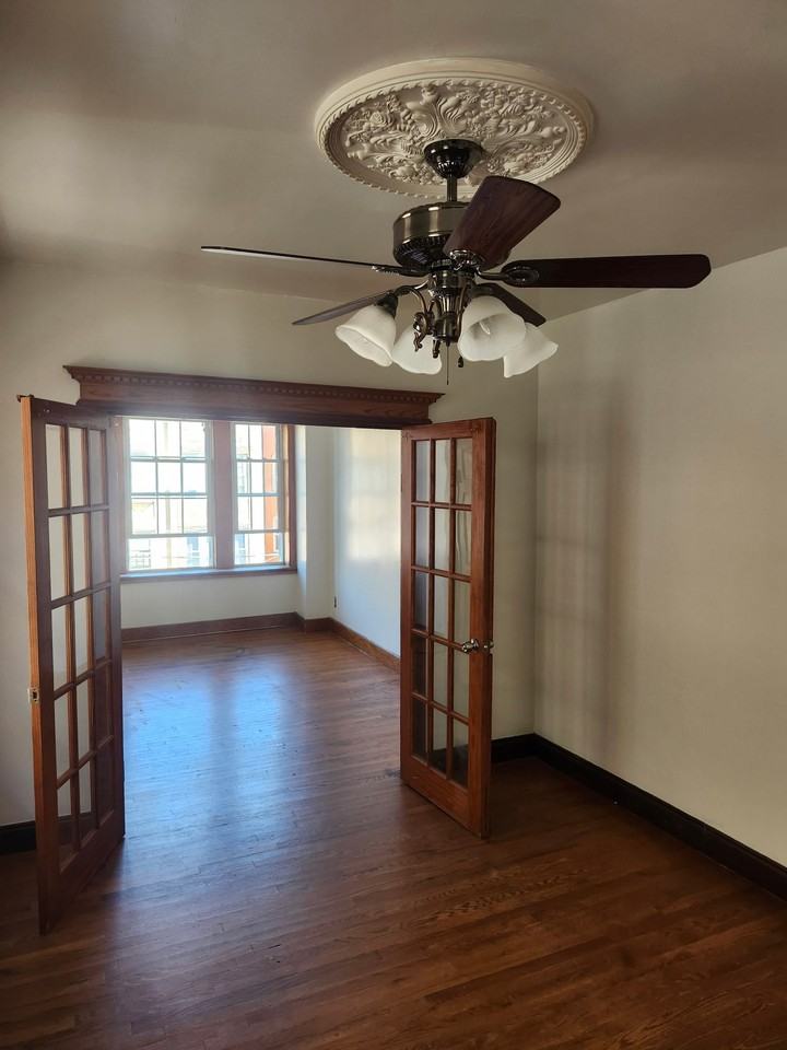 14 Rutgers Ave #3L - Photo 2 of 5