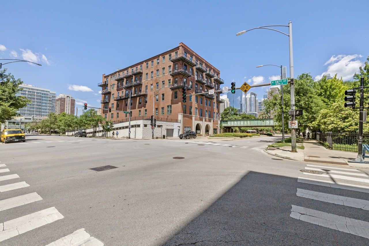 1550 S Indiana Ave #510 - Photo 7 of 28