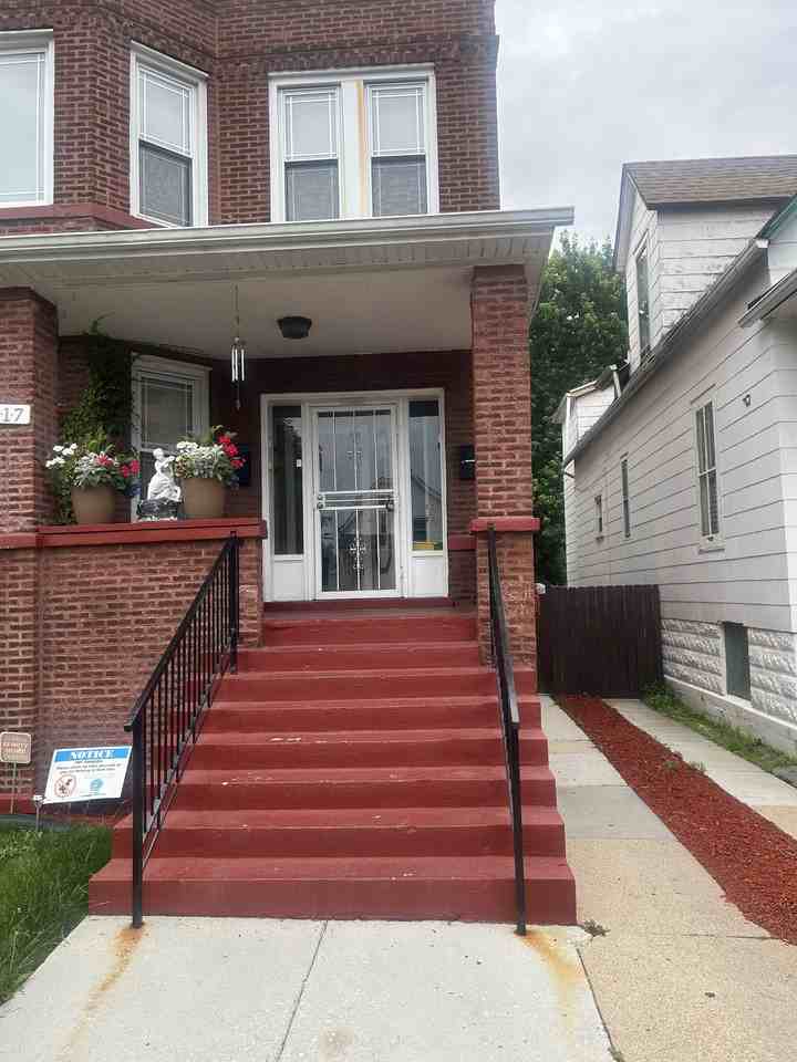 917 N Leamington Ave #2 - Photo 3 of 9