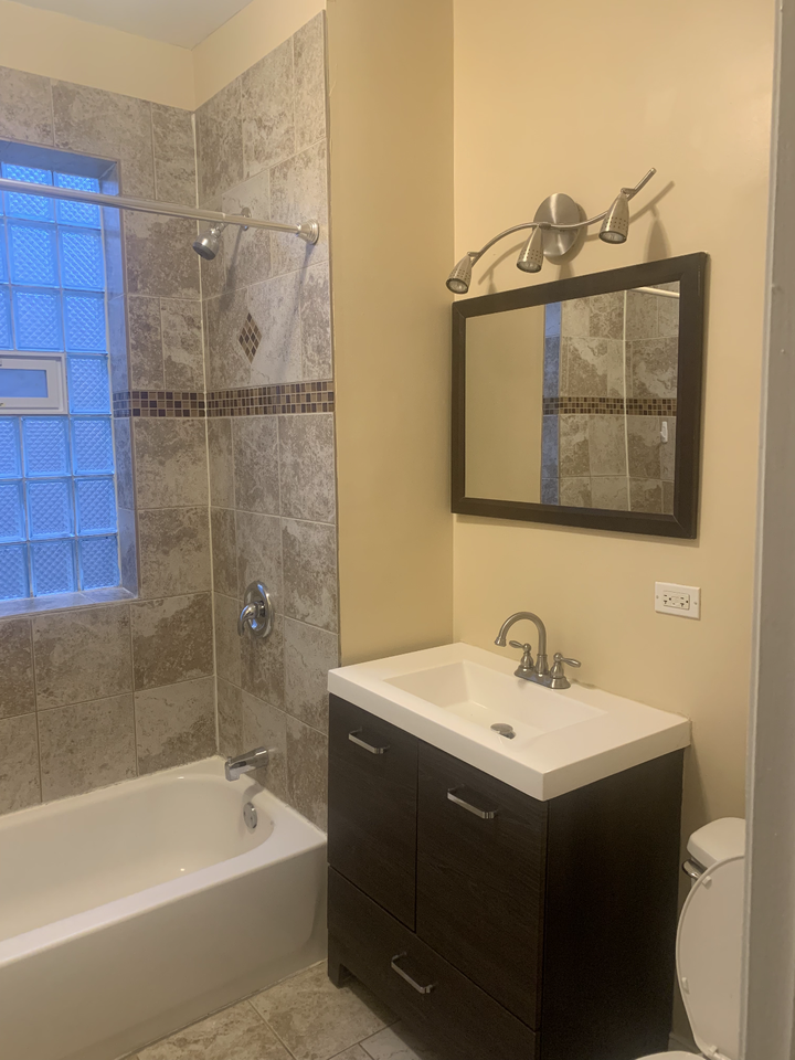 917 N Leamington Ave #2 - Photo 5 of 9