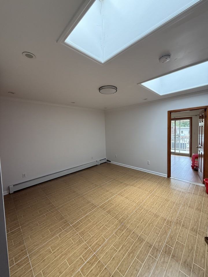4105 161st St #2ndFL - Photo 5 of 7