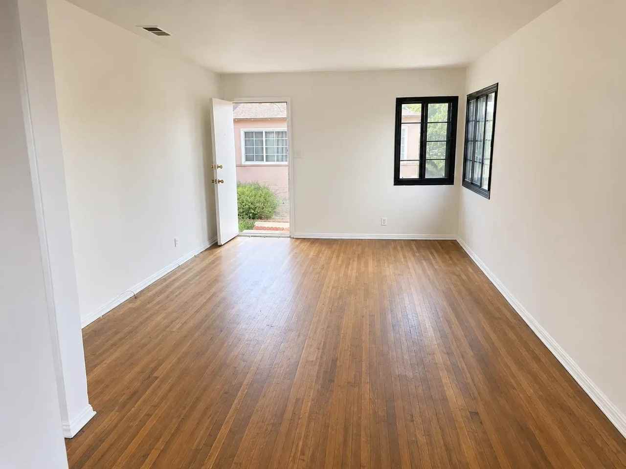 8923 Reading Ave #NA - Photo 2 of 6
