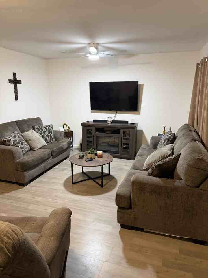 17 Clarion Ct #NA - Photo 3 of 8