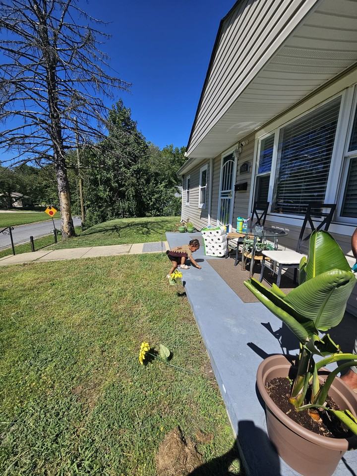 2402 Lakehurst Ave #NA - Photo 2 of 8