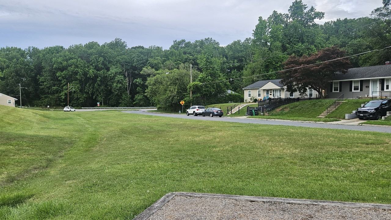 2402 Lakehurst Ave #NA - Photo 4 of 8