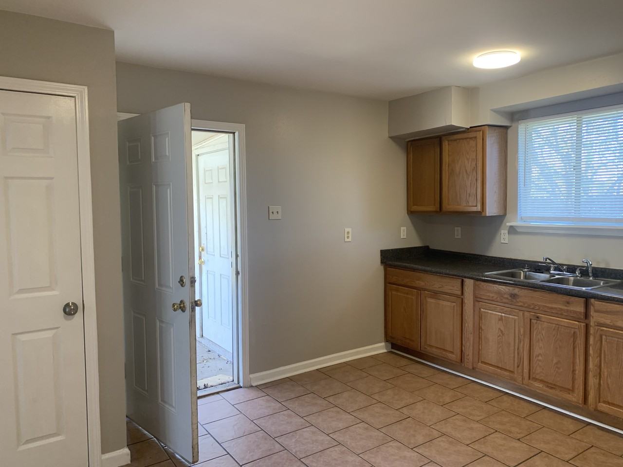 8712 Dinkins St #8712 - Photo 3 of 10