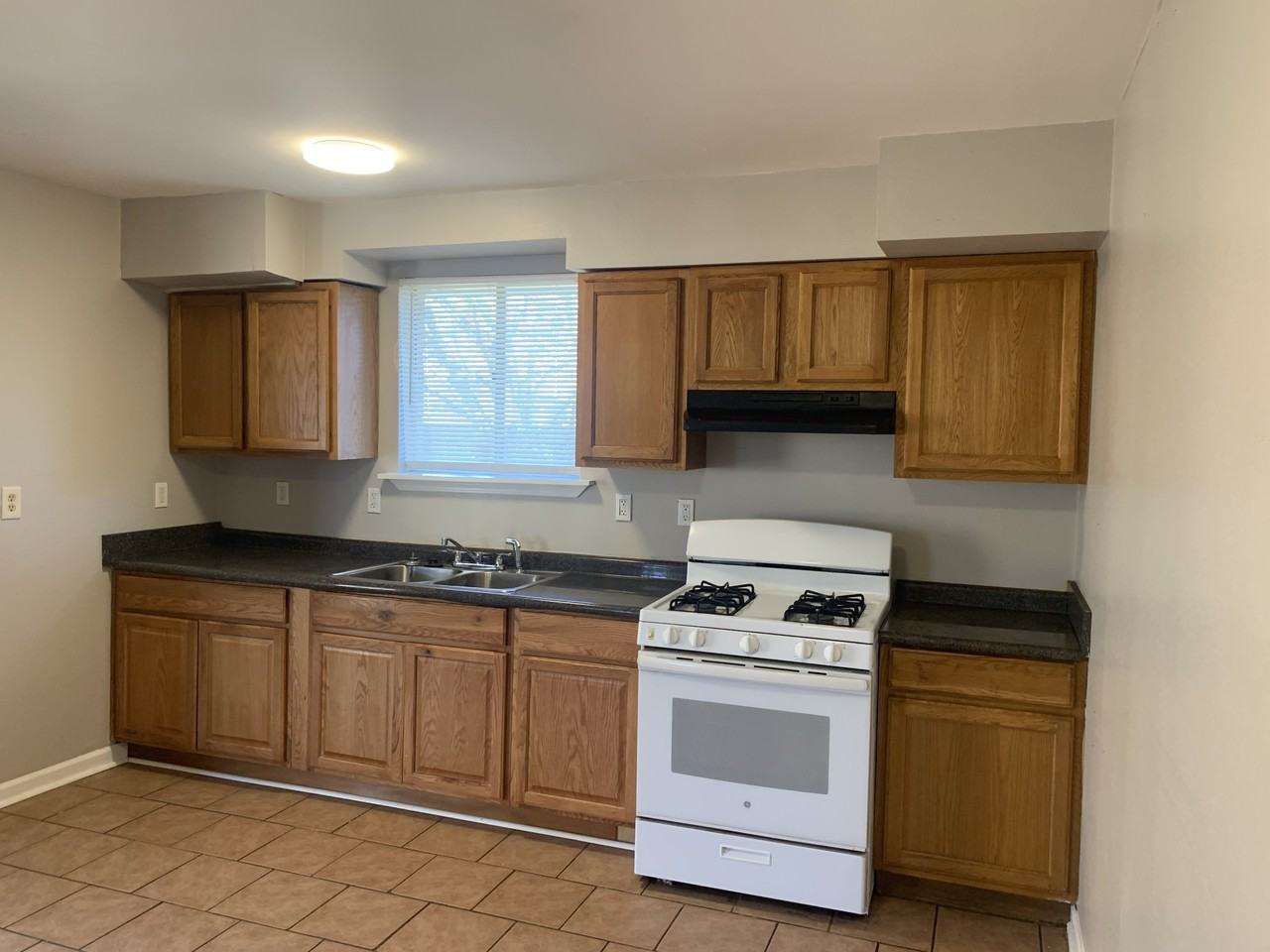 8712 Dinkins St #8712 - Photo 4 of 10