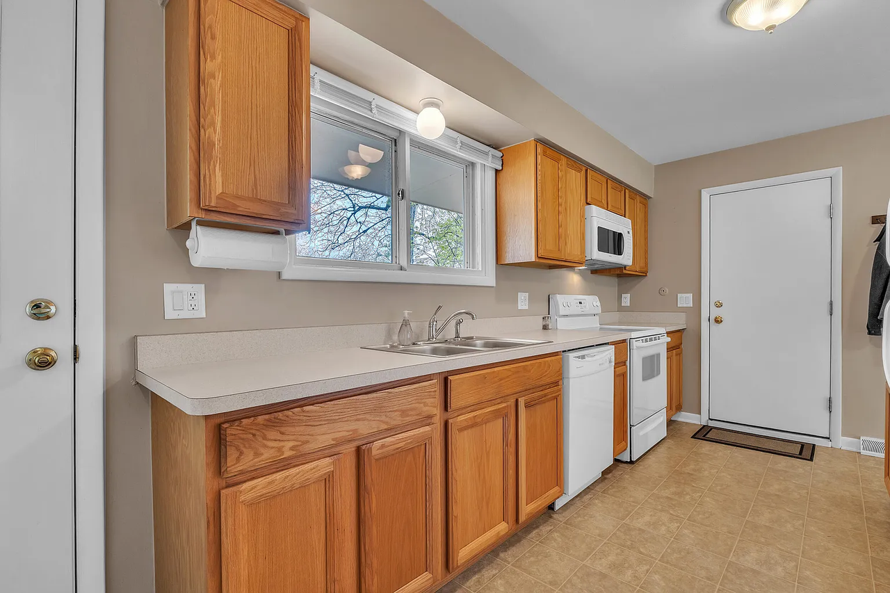 1114 N Maple Rd #NA - Photo 7 of 25