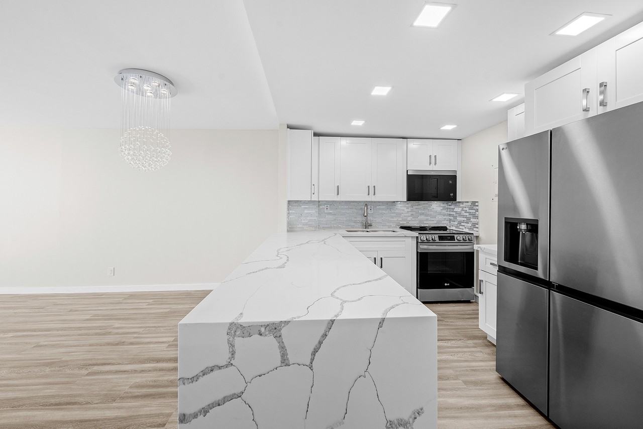 16740 Northeast 9th Avenue #405 - Photo 6 of 31