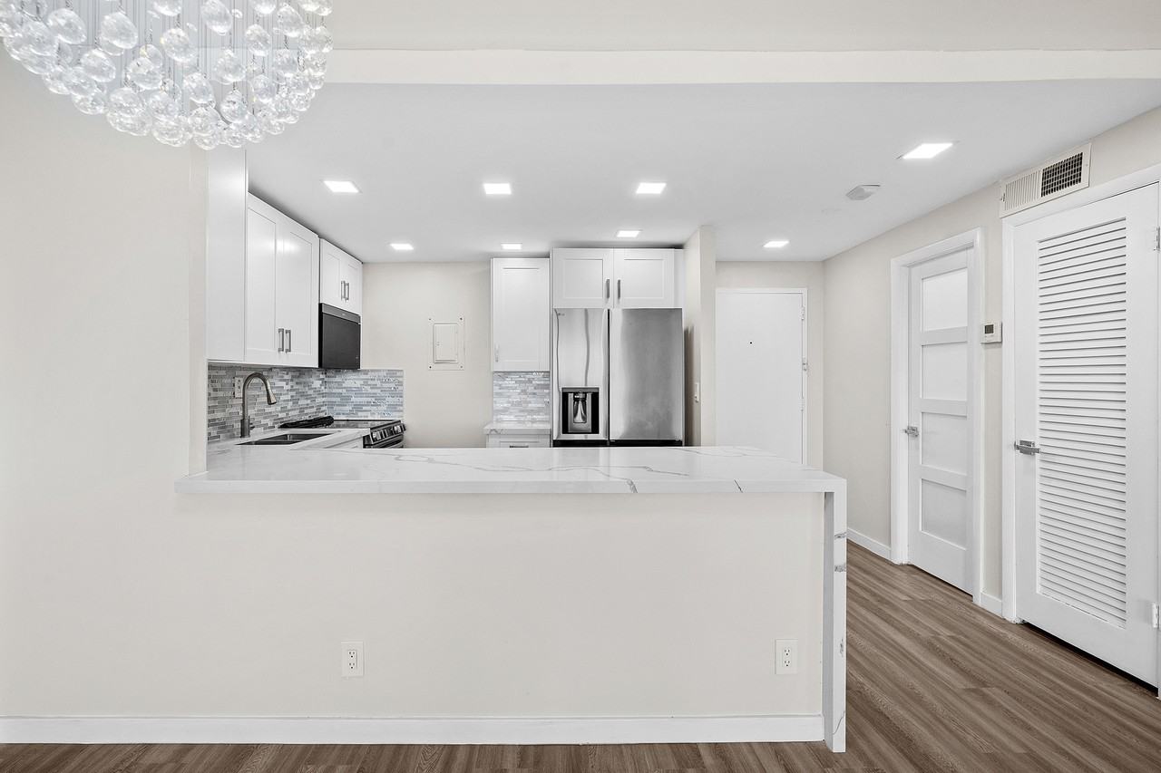 16740 Northeast 9th Avenue #405 - Photo 7 of 31