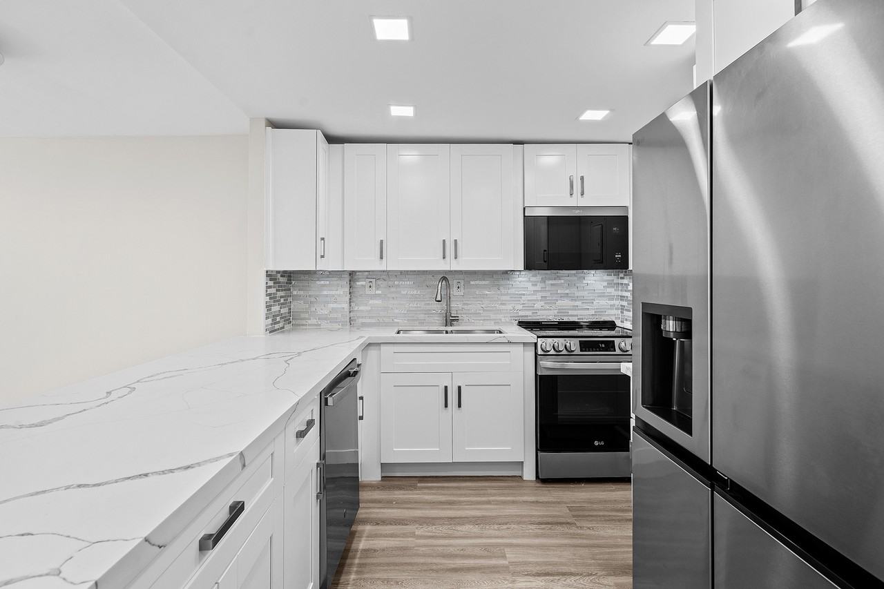 16740 Northeast 9th Avenue #405 - Photo 5 of 31