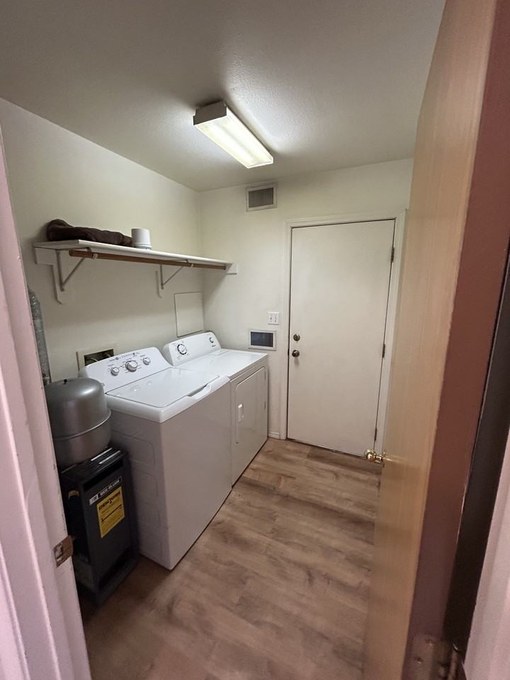 213 E 7th Ave #B - Photo 6 of 11