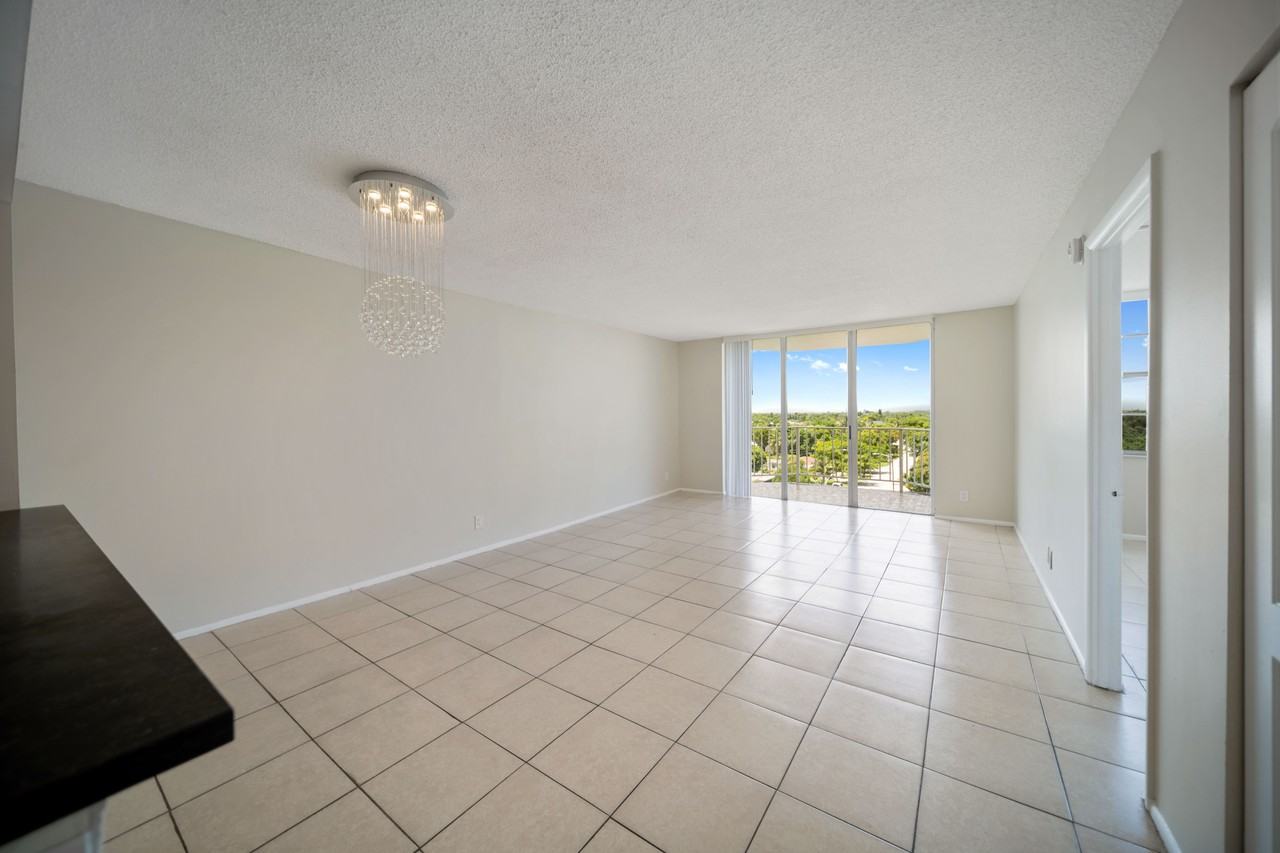 16740 Northeast 9th Avenue #609 - Photo 5 of 16