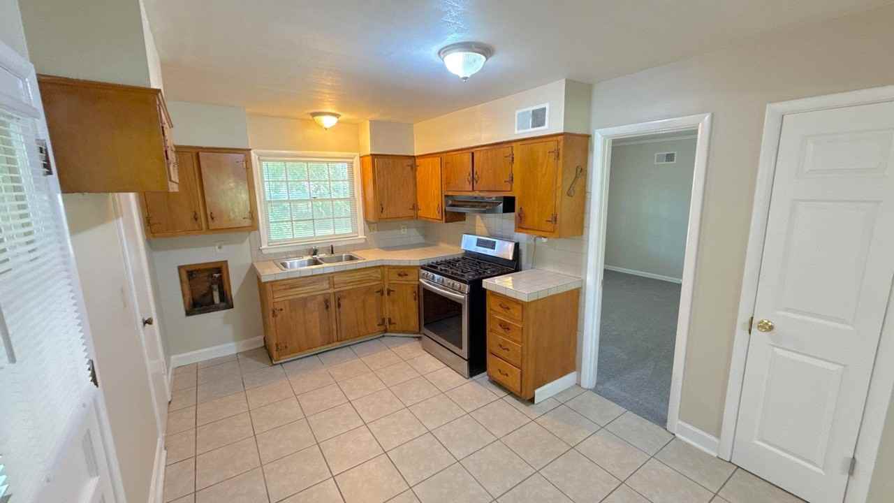4027 Faronia Dr - Photo 2 of 12