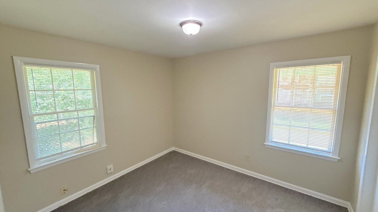 4027 Faronia Dr - Photo 3 of 12