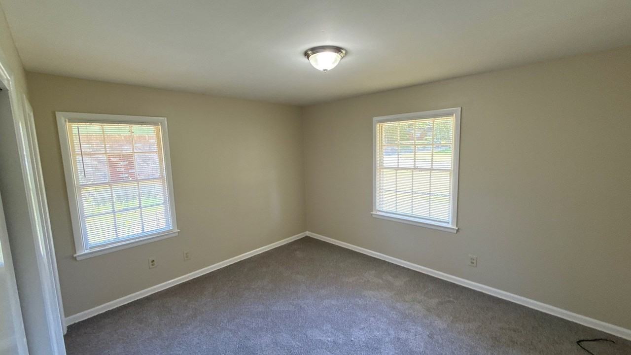 4027 Faronia Dr - Photo 4 of 12