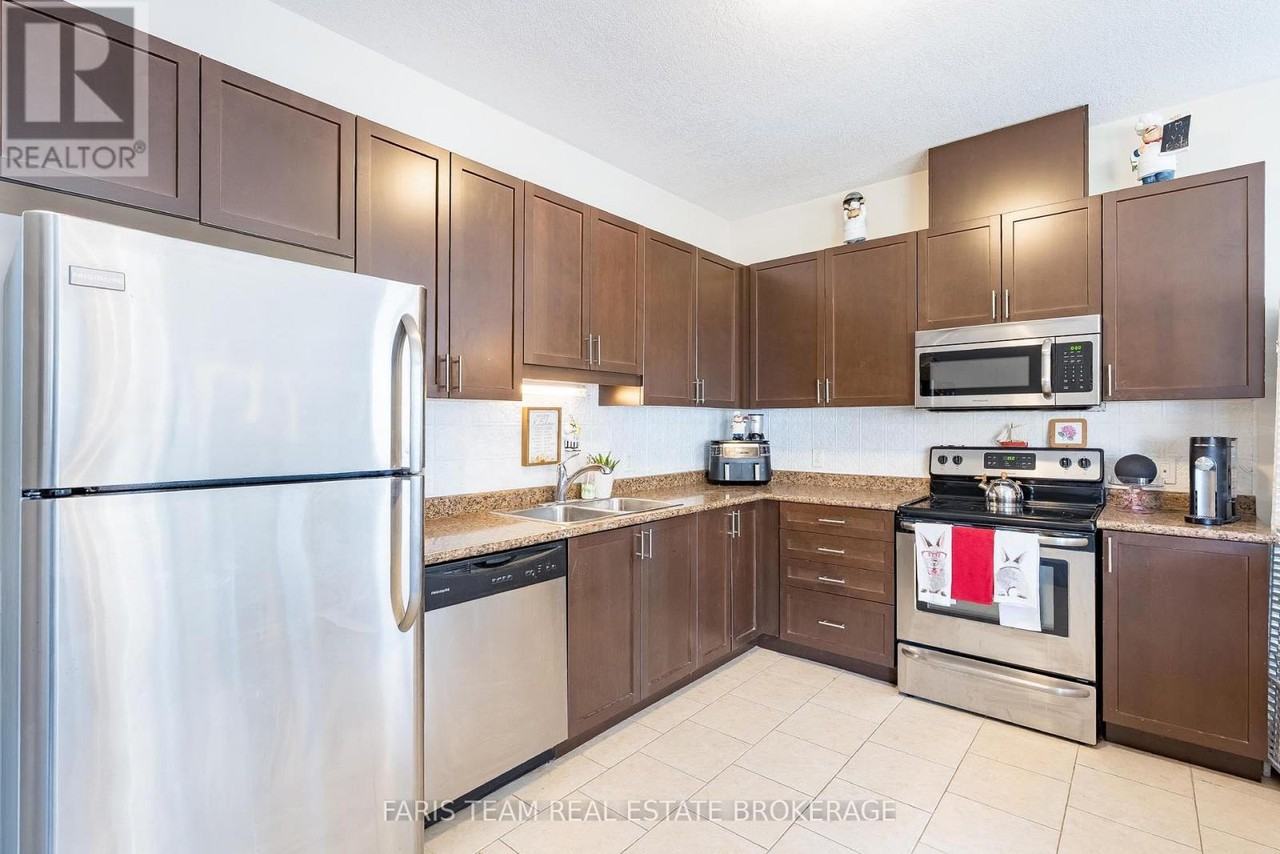 3118 Emperor Drive - Photo 3 of 8