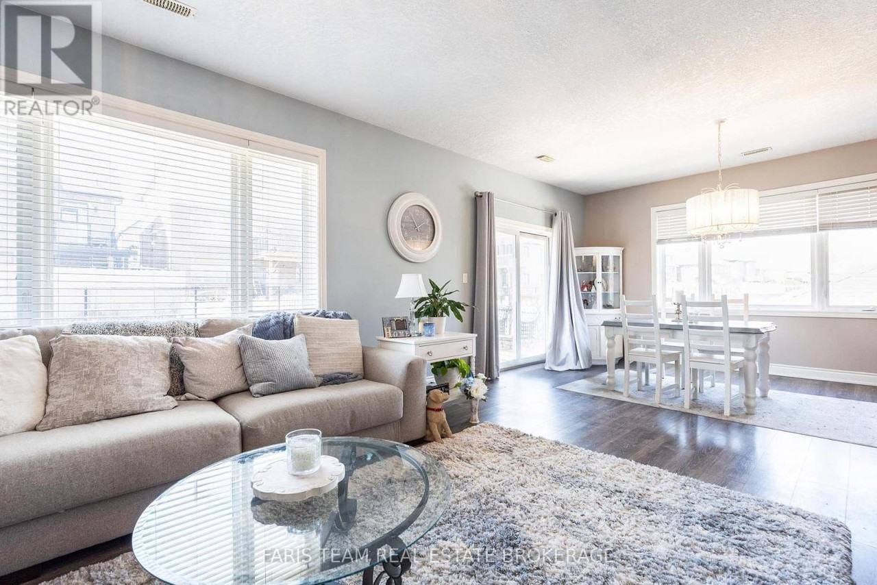 3118 Emperor Drive - Photo 4 of 8