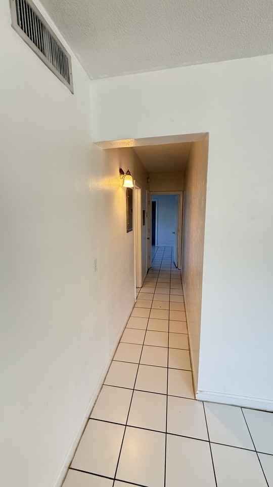4201 Ne 21st Ave - Photo 3 of 8