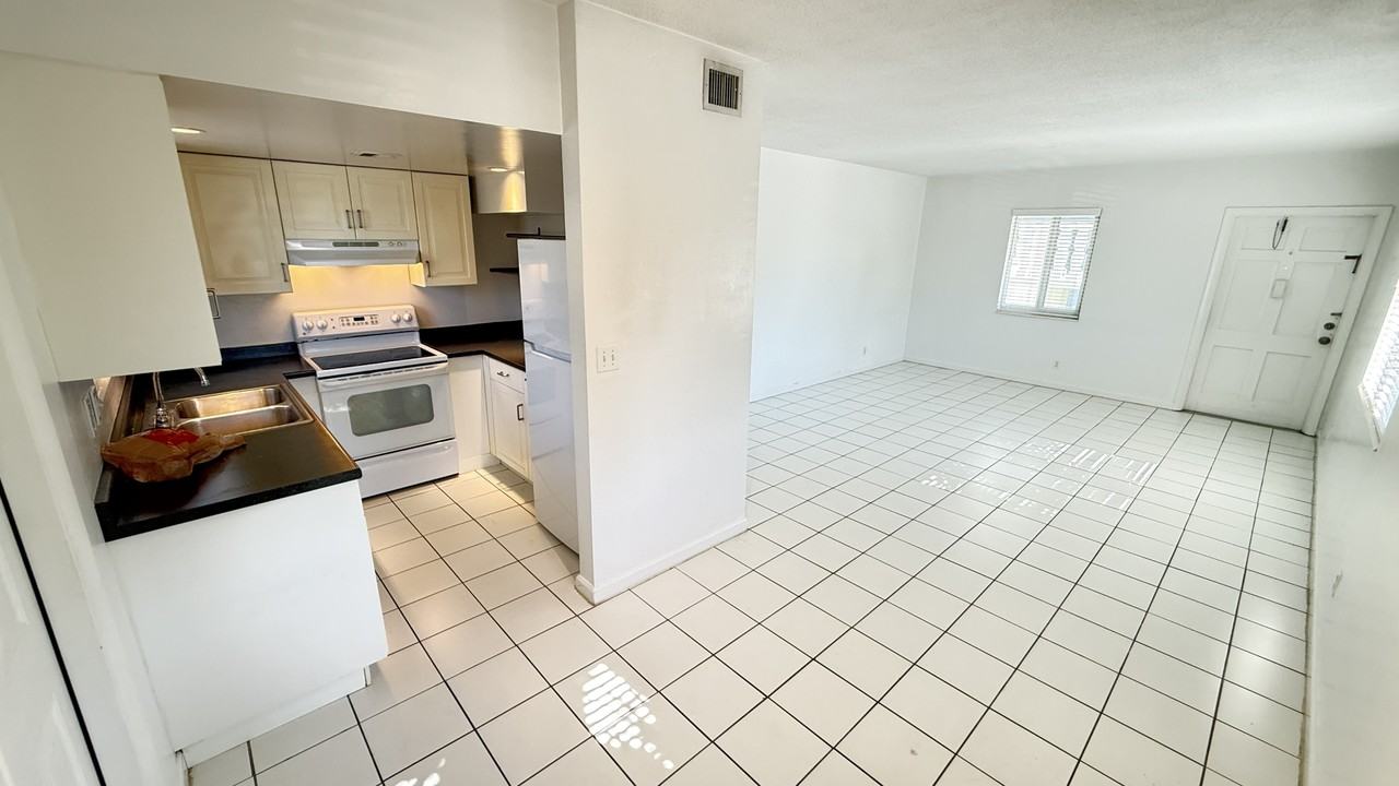 4201 Ne 21st Ave - Photo 4 of 8