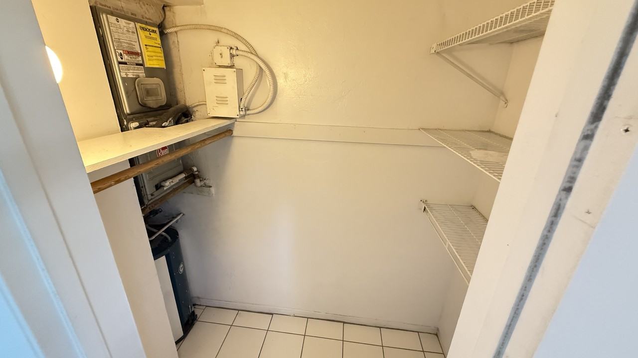 4201 Ne 21st Ave - Photo 6 of 8