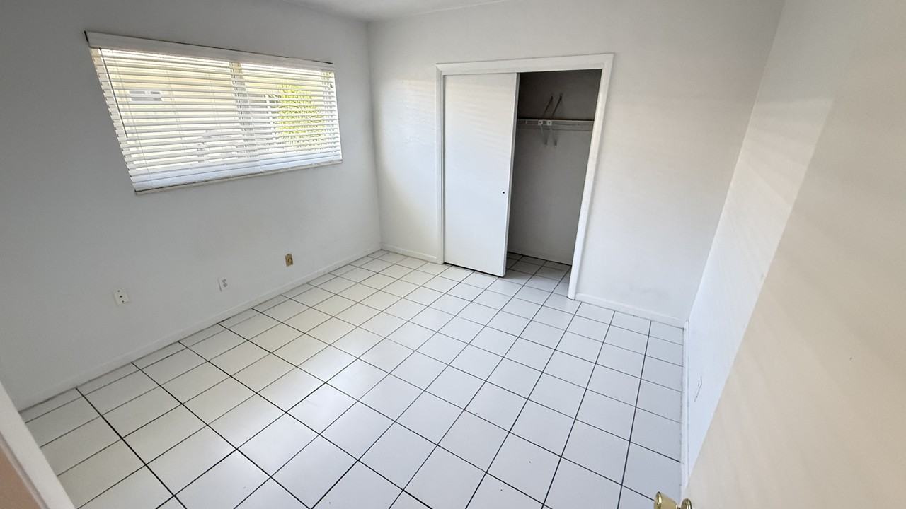 4201 Ne 21st Ave - Photo 7 of 8