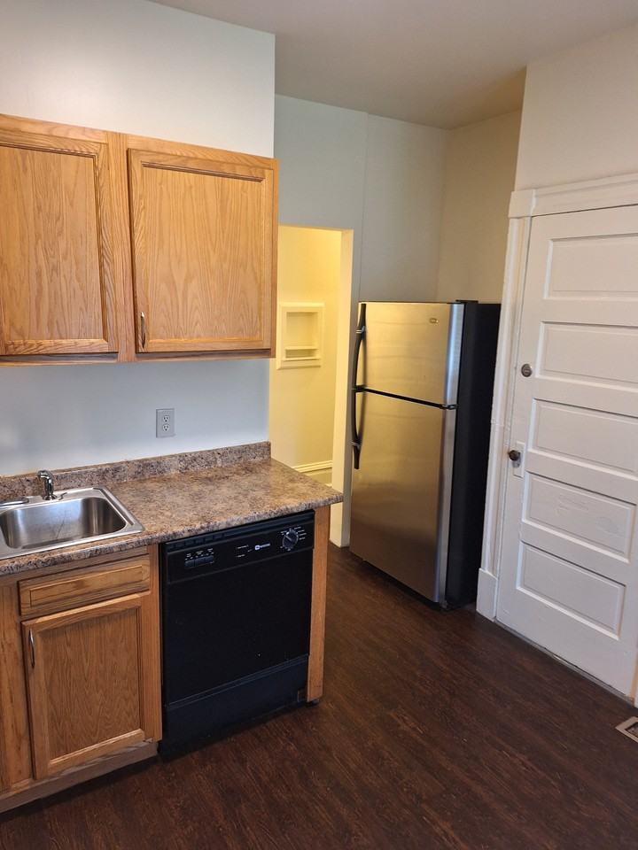 4855 Northland Ave #1stFL - Photo 7 of 9