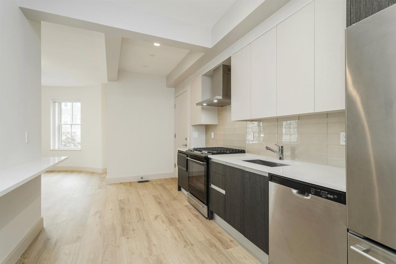 178 Saint Alphonsus St #1 - Photo 4 of 9