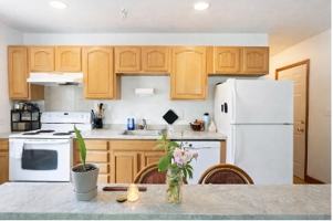 featured image of 121 Centre St #4