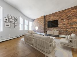 featured image of 338 Warren St #1