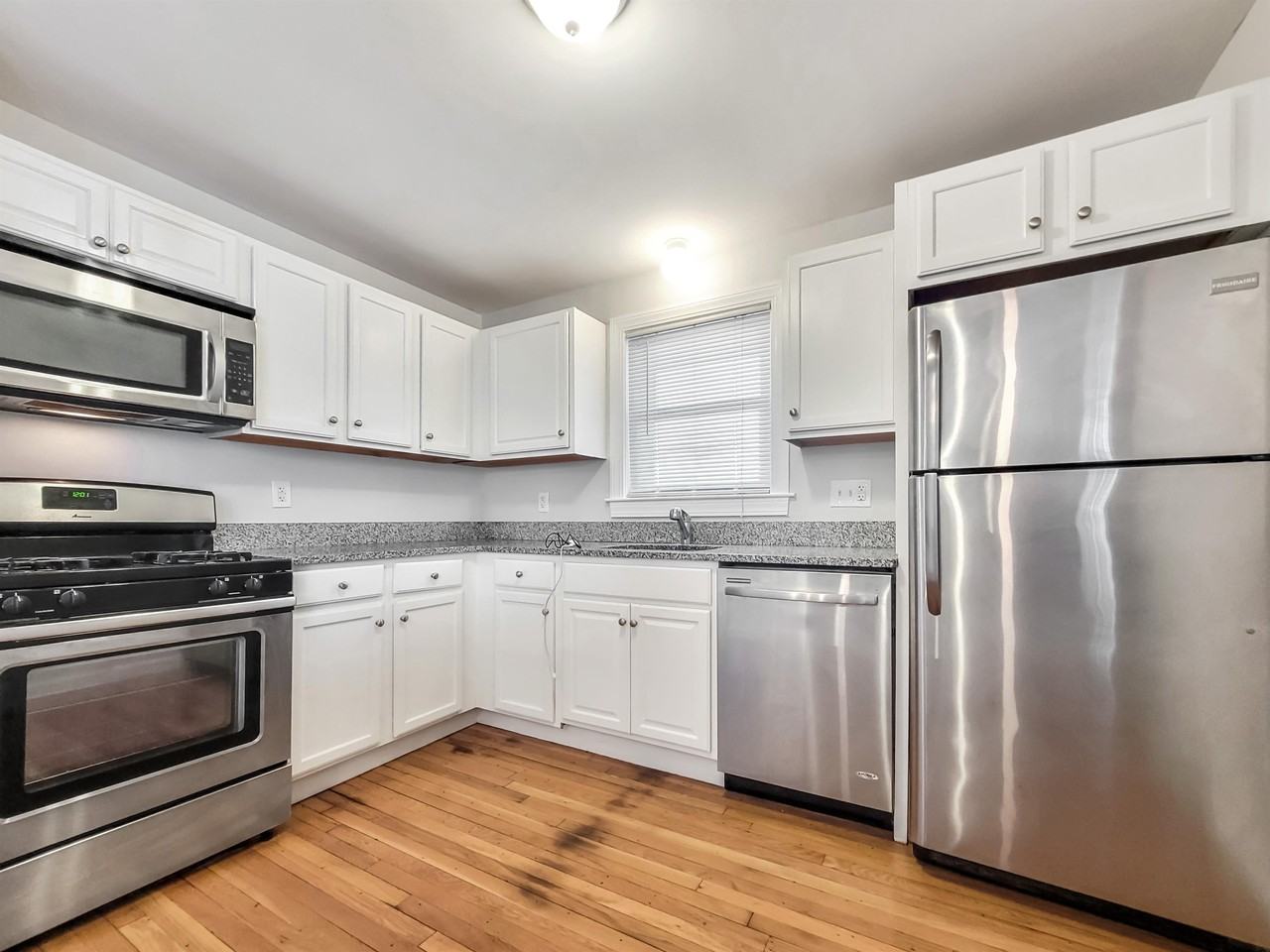 116 Gladstone St #2 - Photo 5 of 8