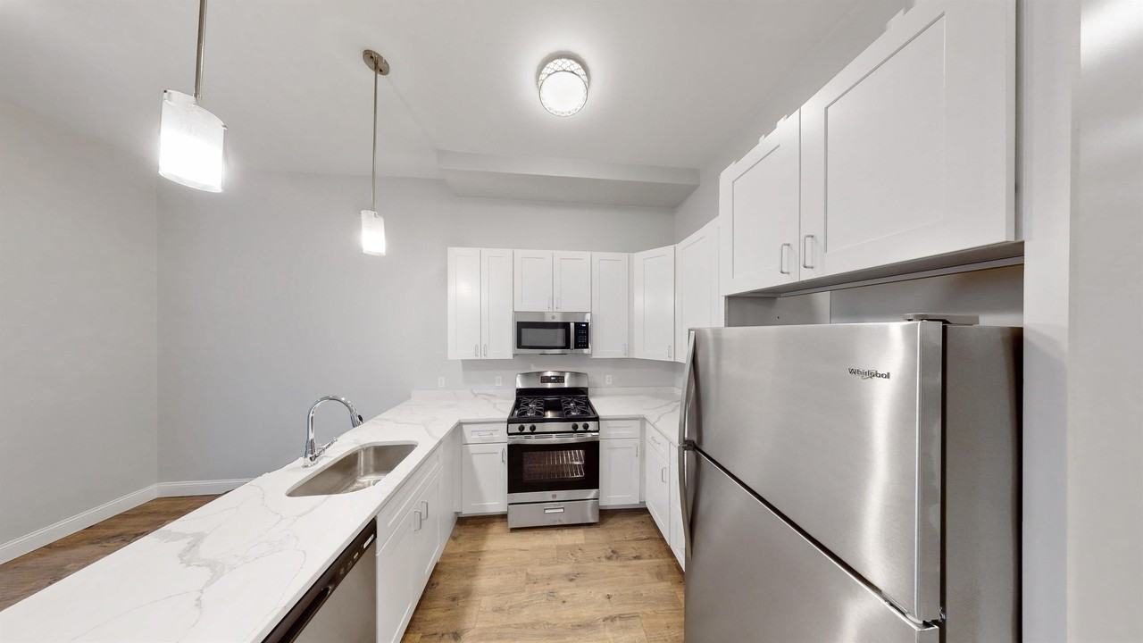 334 Warren St #1 - Photo 5 of 10