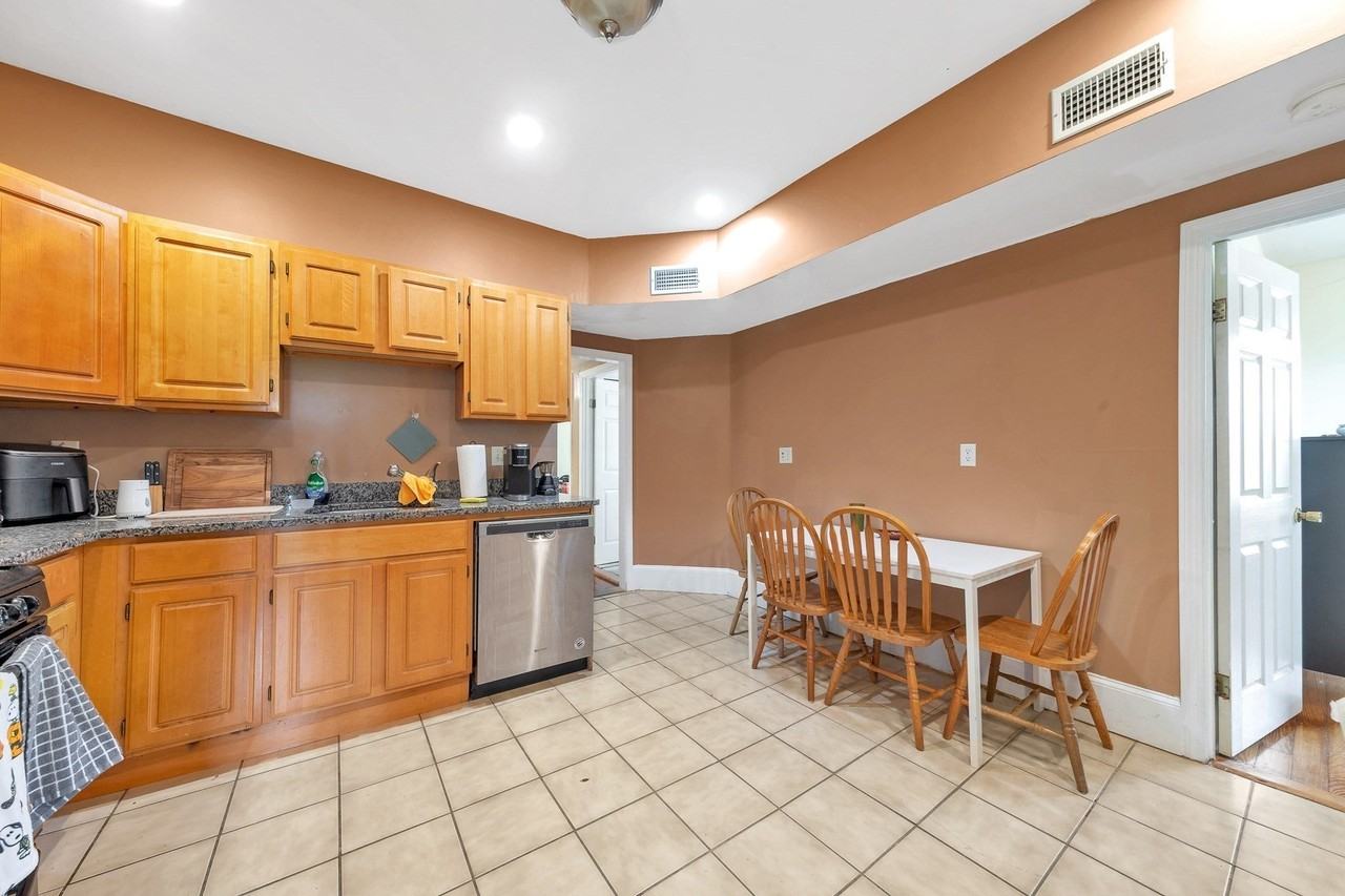 22 Fisher Ave #3 - Photo 5 of 10