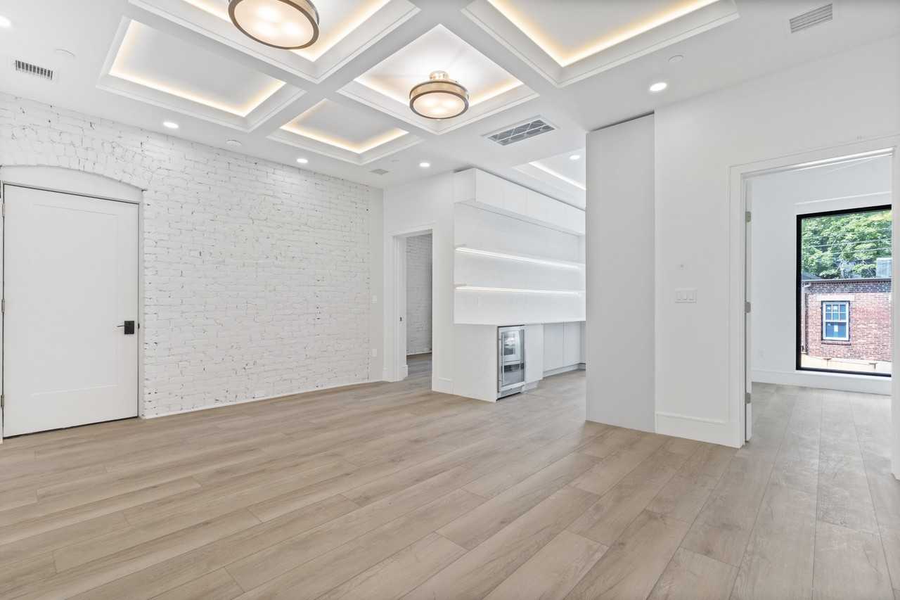 1578 Beacon St #202 - Photo 4 of 18