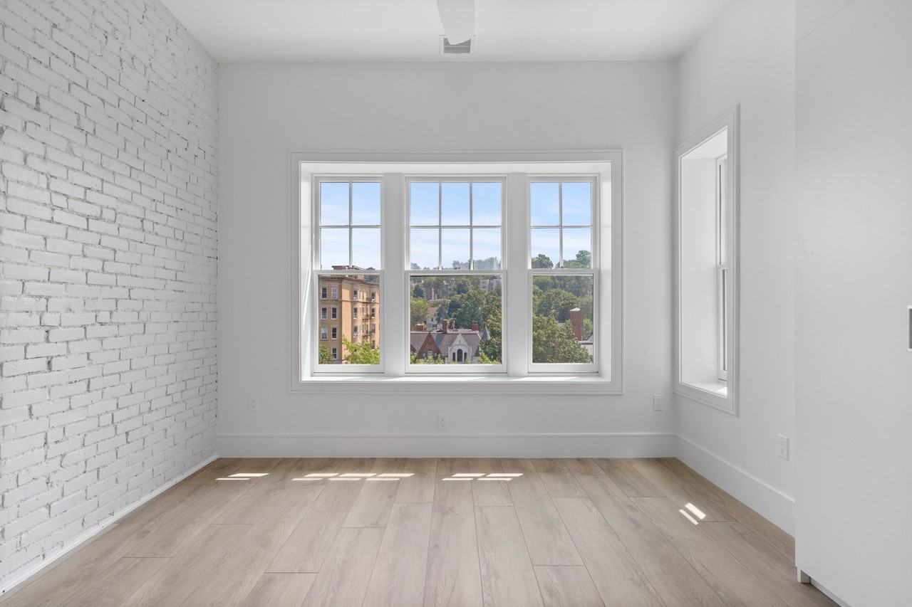 1578 Beacon St #202 - Photo 6 of 18