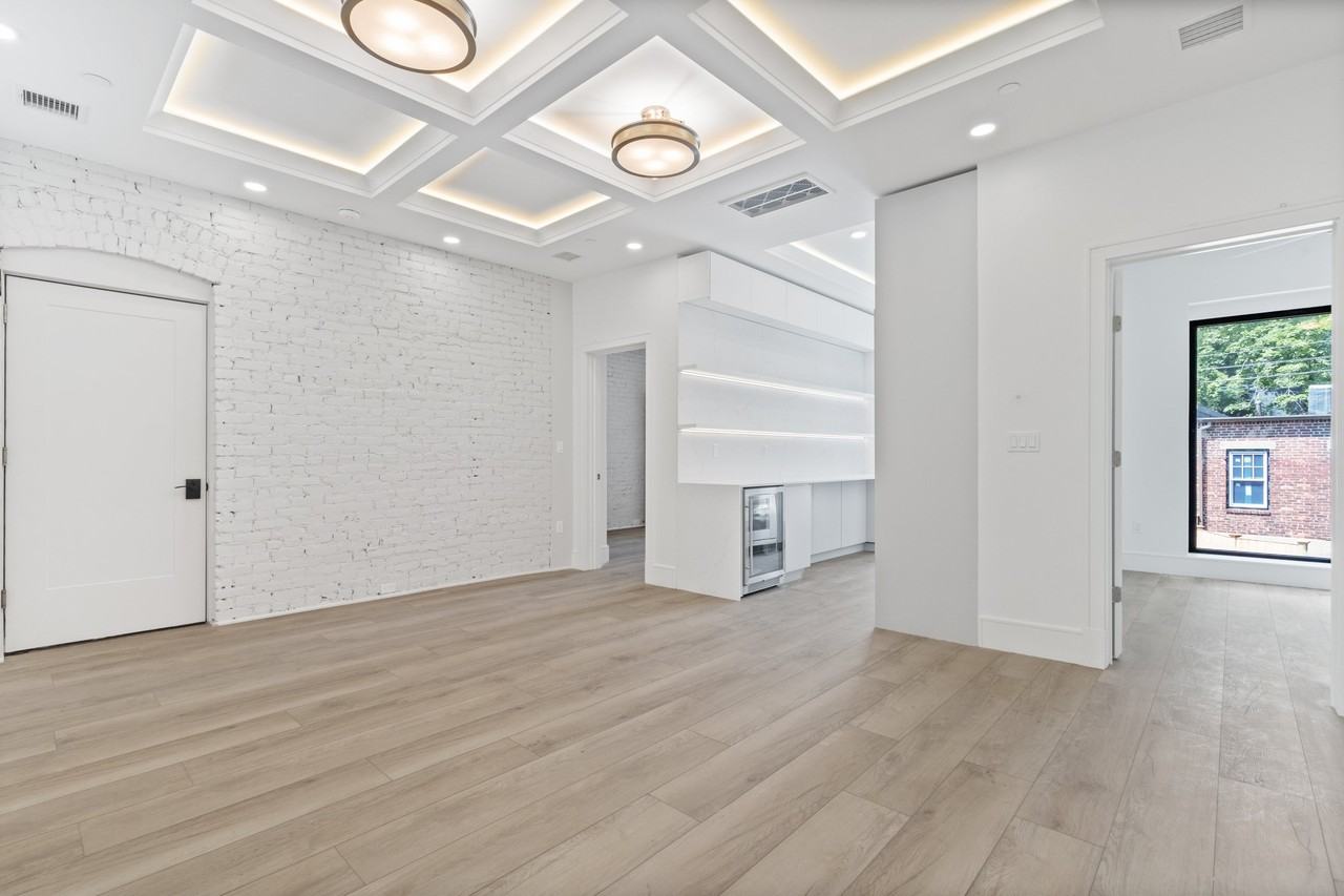 1578 Beacon St #302 - Photo 4 of 18
