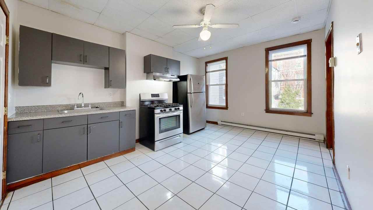 60 Chelsea St #1 - Photo 2 of 8