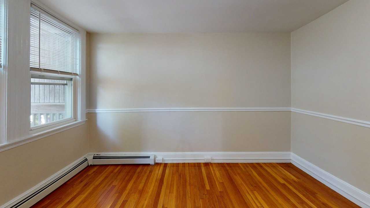 122 Gladstone St #A - Photo 3 of 9
