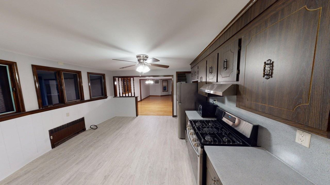 24 Gladstone St #2 - Photo 5 of 29