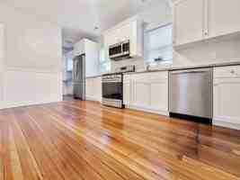 featured image of 126 London St #1