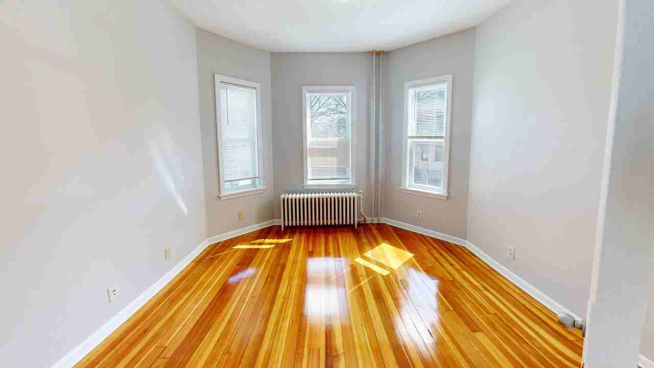 52 Sumner St #1 - Photo 3 of 7