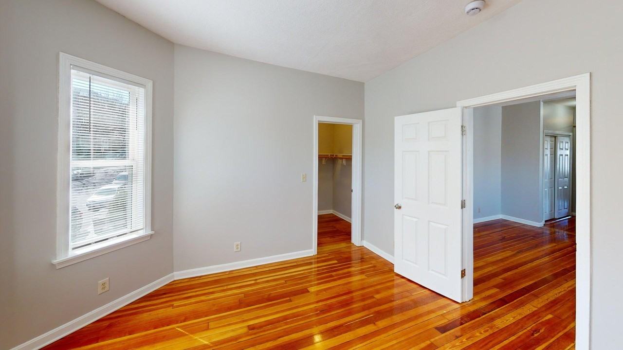 52 Sumner St #1 - Photo 4 of 7
