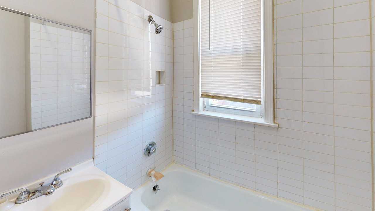 52 Sumner St #1 - Photo 5 of 7