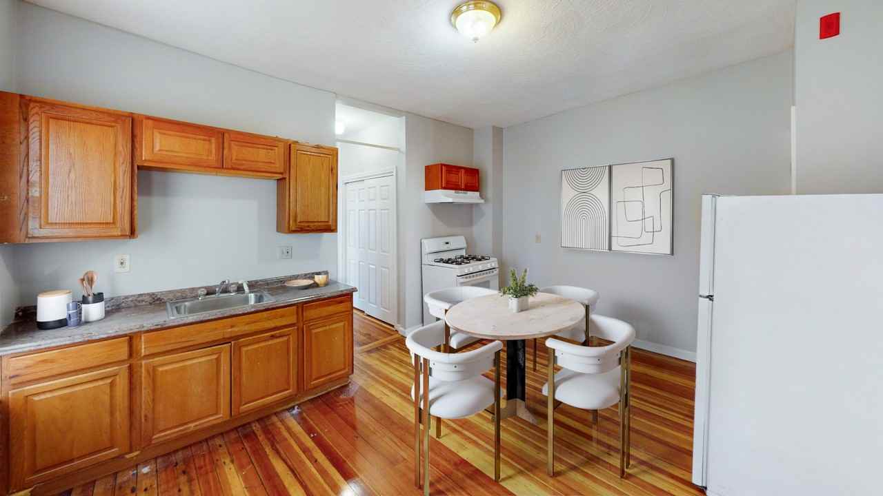 52 Sumner St #3 - Photo 5 of 10