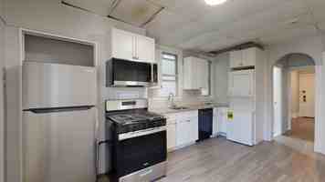 featured image of 346 Chelsea St #1