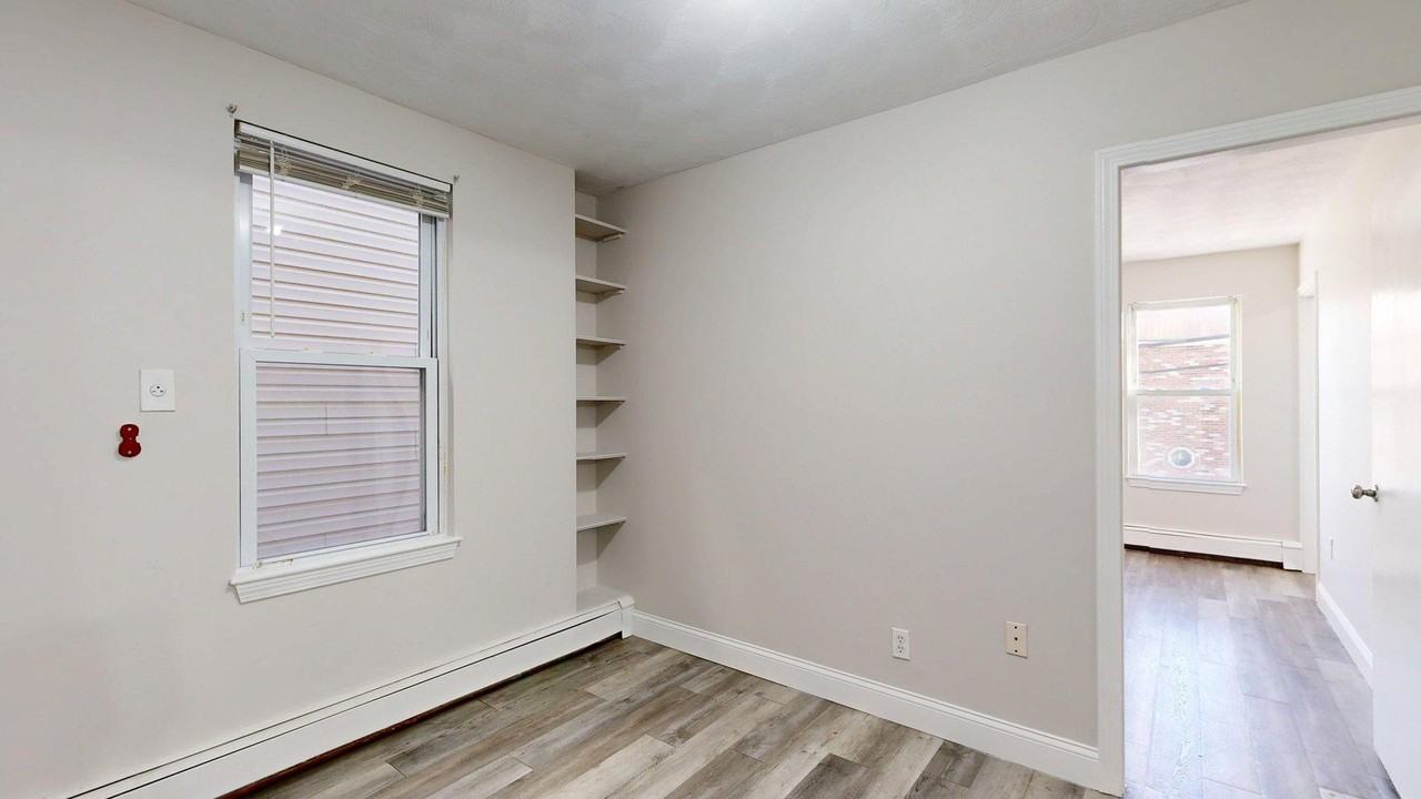 137 Chelsea St #2 - Photo 3 of 13