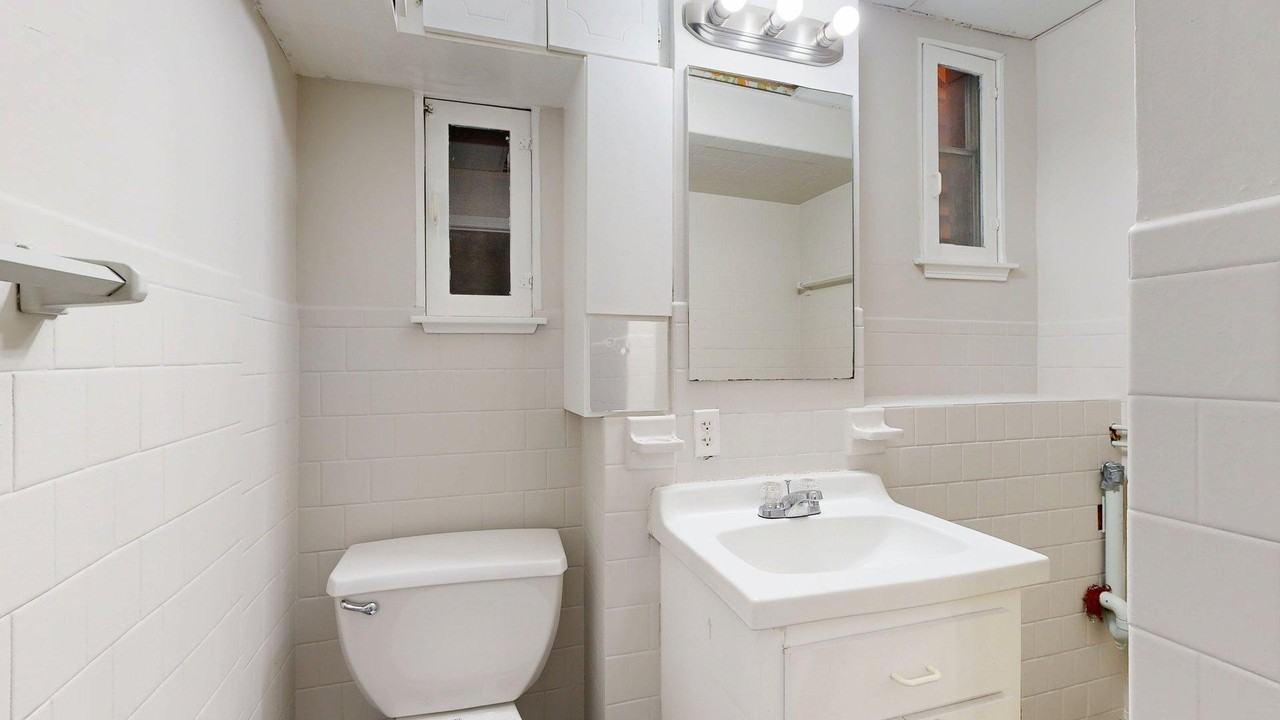 137 Chelsea St #2 - Photo 5 of 13