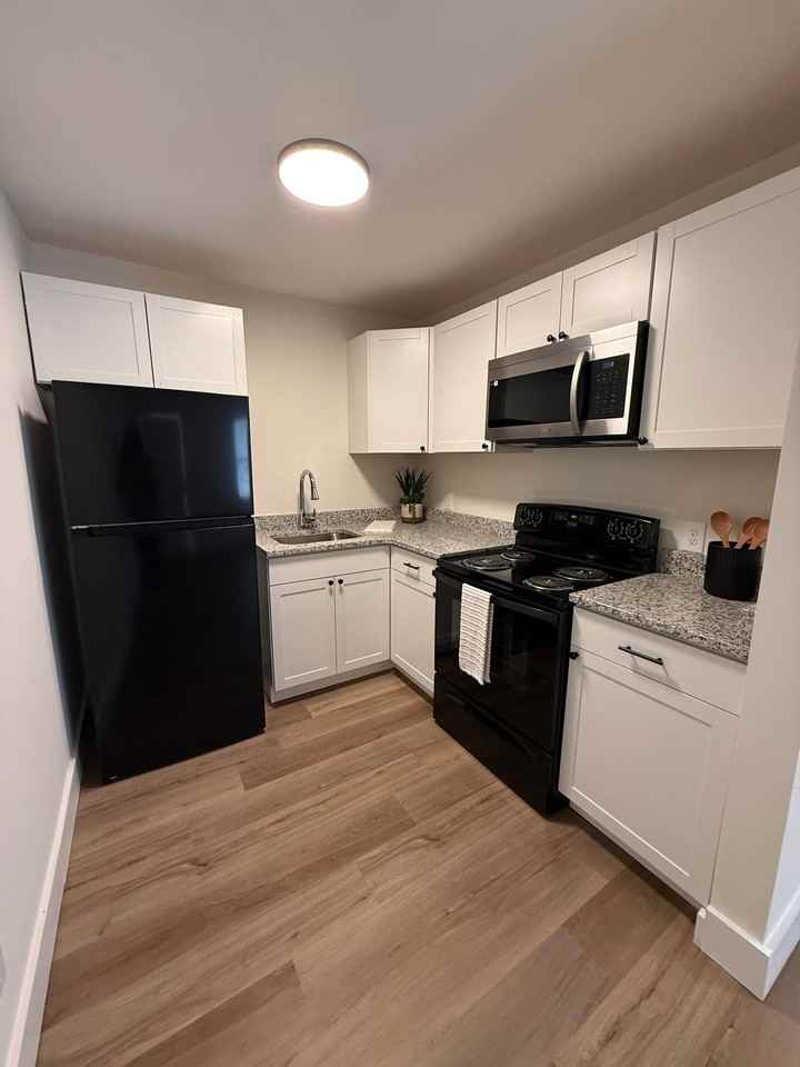 1020 College Avenue - Photo 2 of 8