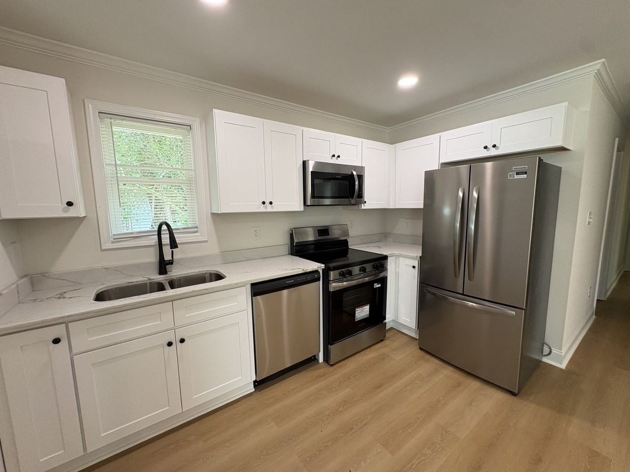 549 N Peter St - Photo 3 of 12